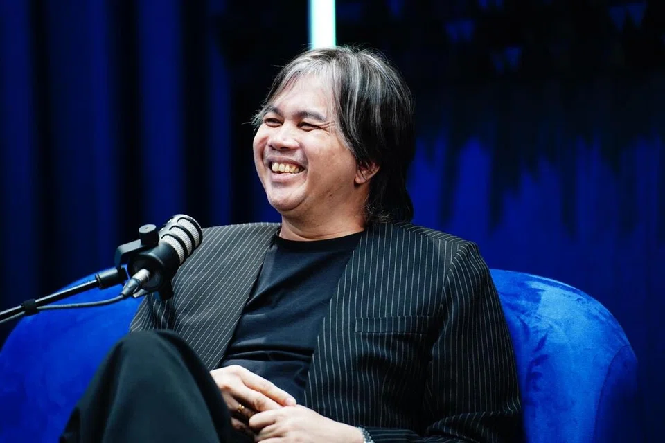 Dalam podcast NoTapis ini, Dr Azhar Ibrahim Alwee, menekankan kepentingan masyarakat mewujudkan persekitaran yang lebih menerima dan menggalakkan bagi seseorang cuba menggunakan bahasa Melayu, meskipun penggunaannya belum sempurna.