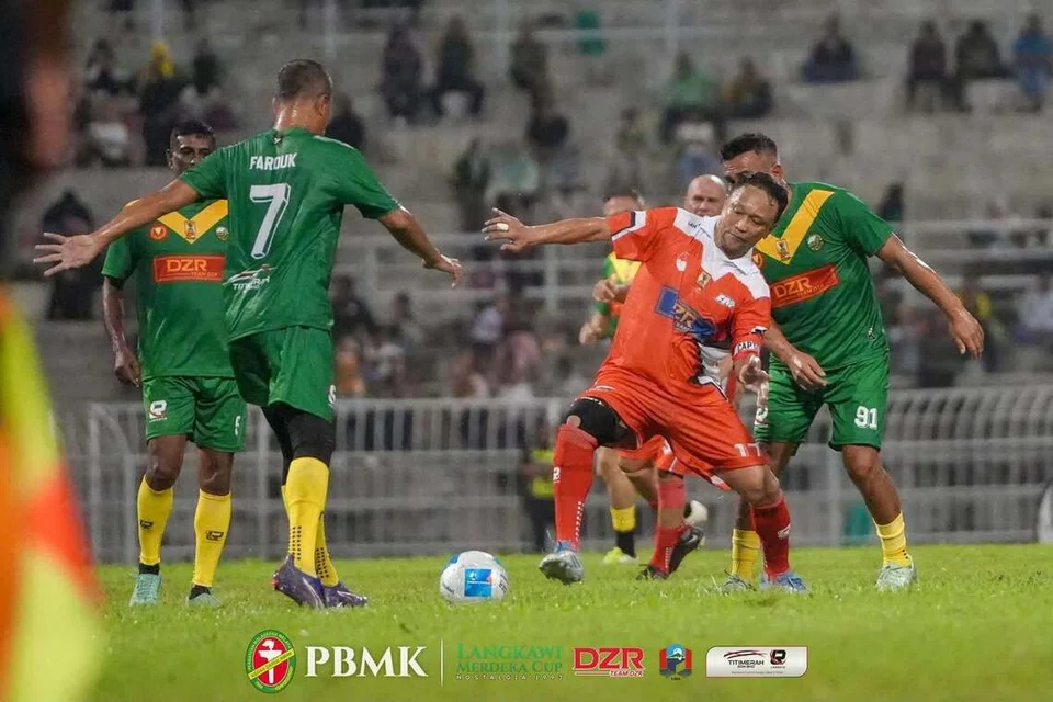 Kapten pasukan legenda Singapura, Fandi Ahmad juga beraksi dalam kemenangan 2-1 Singapura ke atas legenda Kedah dalam perlawanan Nostalgia Piala Merdeka Langkawi di Stadium Langkawi pada 29 Ogos.