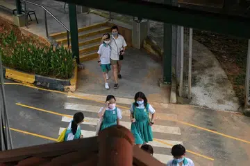 MOE berkata pelajar sekolah rendah, sekolah menengah, maktab rendah dan Institut Millennia yang belum mengambil token mereka dari pusat dan kelab masyarakat, akan diberi token itu menjelang hujung Mac tahun ini.