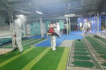 PERLUAS NIAGA: Sejak meluaskan perniagaan dengan menawarkan perkhidmatan pembasmian kuman, A-Team Pest Control menerima tempahan daripada pelbagai tempat, termasuk masjid, dan ia menyumbang separuh pendapatannya bagi Mac hingga Jun. - Foto A-TEAM PEST CONTROL PTE LTD