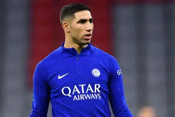 AKAN KEKAL BERMAIN: Pemain pertahanan Paris Saint-Germain Achraf Hakimi, didakwa merogol di Perancis. - Foto EPA-EFE