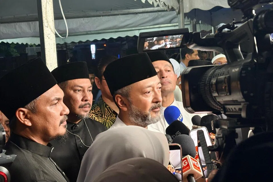 Anak Allahyarhamha Tun Dr Siti Hasmah Mohd Ali, Datuk Seri Mukhriz Mahathir, ketika ditemui di Tanah Perkuburan Islam Presint 20 Putrajaya pada 28 September.