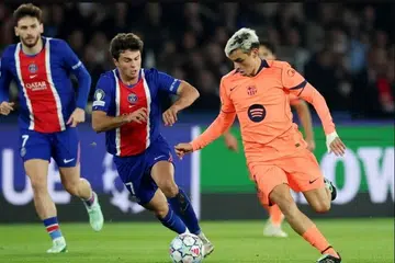 Pemain tengah FC Barcelona, Pedri, beraksi ketika berdepan dengan pemain tengah Paris Saint-Germain (PSG), Joao Neves, dalam perlawanan Liga Negara-Negara Kesatuan Persatuan Bola Sepak Eropah (Uefa) di Parc des Princes, Paris, Perancis, pada 20 Oktober 2026.