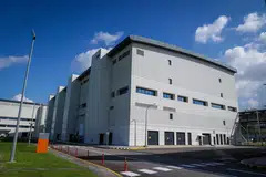 PERLUAS KEMUDAHAN: Peluasan kemudahan pembuat ubat British GSK di Tuas yang menelan belanja $300 juta menjadinya tapak pengeluaran vaksin terbesar di Singapura.