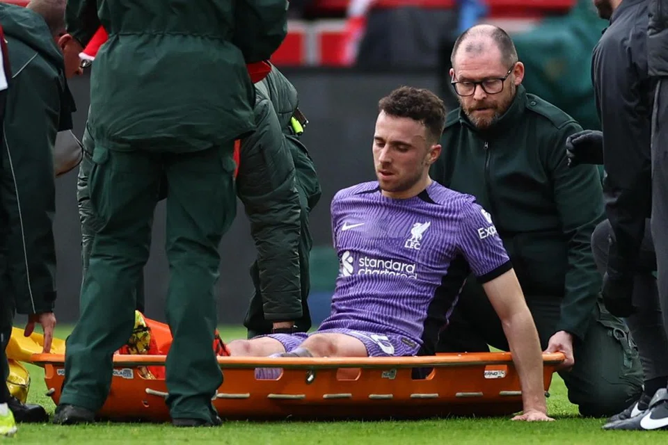 Tonggak serangan Liverpool, Diogo Jota, diusung keluar dari padang selepas mengalami kecederaan dalam perlawanan menentang Brentford pada 17 Februari dan dijangka tidak dapat beraksi sekurang-kurangnya dua bulan.