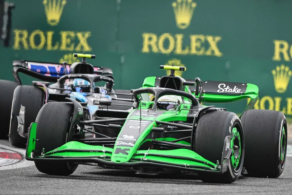 Zhou Guanyu, yang memandu kereta Kick Sauber, menjadi pemandu China pertama yang menamatkan perlumbaan Grand Prix dengan menduduki tempat ke-14 di Litar Antarabangsa Shanghai pada 21 April.