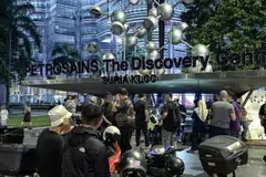 Menara Berkembar Petronas, KLCC, jurugambar tidak berlesen, pelancong