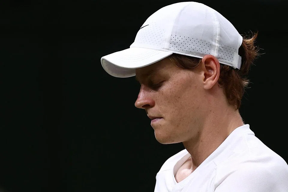 Reaksi, Jannik Sinner, dari Italy selepas tewas kepada pemain Russia, Daniil Medvedev, semasa perlawanan tenis suku akhir perseorangan lelaki. Daniil akan bertemu dengan, Carlos Alcaraz, pada separuh akhir Wimbledon.