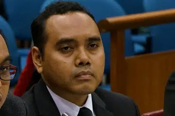 KONGSI PANDANGAN: Peguam, Encik Zhulkarnain Abdul Rahim, mengusulkan penggunaakan teknologi 'blockchain' dan pendidikan celik online. - Foto MCI