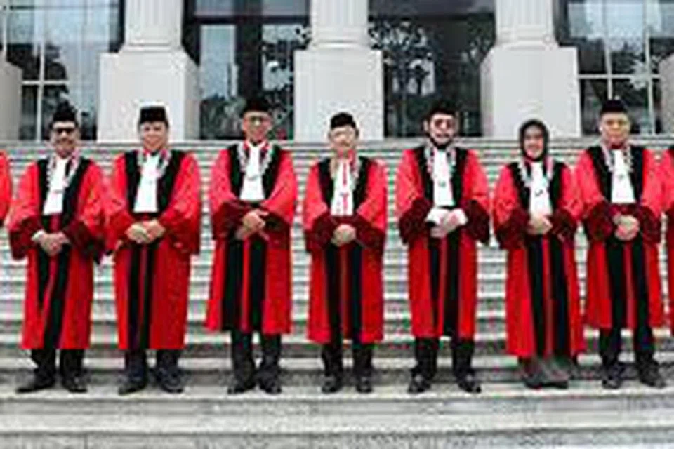 Mahkamah Perlembagaan membuat keputusan yang membolehkan calon tanpa parti seperti Encik Anies Baswedan ikut bertanding dalam pemilihan gabenor Jakarta pada November ini. 