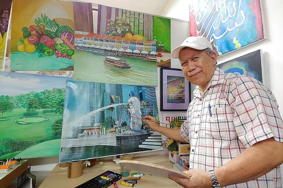 PENGGIAT SENI: Encik Ahmad Karbani mahu menganjurkan pameran dan kelas seni kepada orang ramai yang berminat mendalami seni. - Foto BH oleh NUR HUMAIRA SAJAT