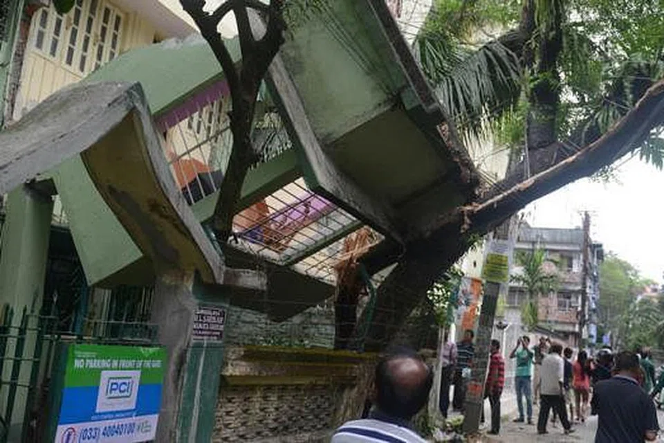 HILANG TEMPAT TINGGAL: Penduduk Kathmandu bukan sahaja mengalami keroskan harta benda tetapi juga kehilangan nyawa yang banyak. - Foto AFP