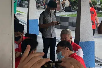 GE2020: Lee Hsien Yang dilihat di kedai kopi di Bendemeer, berhampiran Pusat Penamaan Calon bagi GRC Tanjong Pagar