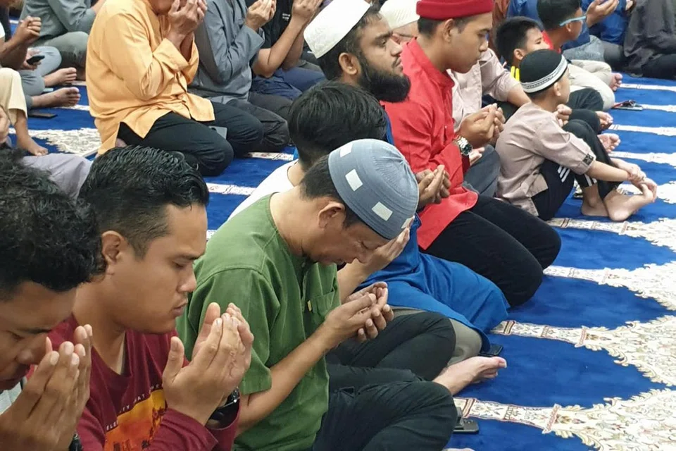 BIAR SEDIKIT ASAL BERTERUSAN: Jangan remehkan amalan kecil. Istiqamah dalam amalan sehari-hari, walaupun sedikit, lebih baik daripada amalan besar yang hanya dilakukan sesekali.