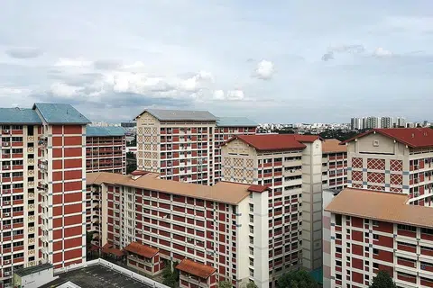 DIRAMAL TERUS NAIK: Harga sewa bagi kebanyakan unit flat HDB diramalkan terus meningkat sepanjang tahun ini dengan harga sewa bulan ini meningkat untuk bulan ke-24 berturut-turut. - Foto fail