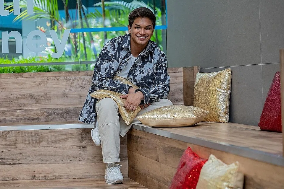 CARI PLATFORM KETENGAH BAKAT: Farhan Shah sukakan cabaran baru dalam kerjaya seninya dan ingin melihat sejauh mana beliau boleh pergi dalam pasaran serantau. - Foto BH oleh NUR DIYANA TAHA