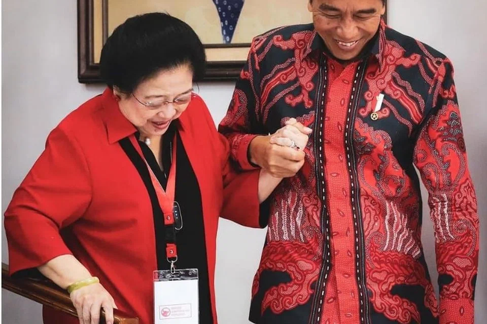Cik Megawati Soekarnoputri (kiri) menegaskan bahawa hubungannya dengan Presiden Joko ‘Jokowi’ Widodo kekal positif dan tiada sebarang isu.
