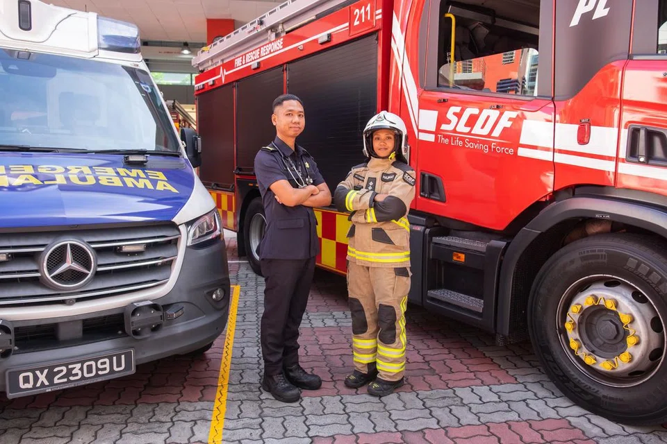 Pegawai Pasukan Pertahanan Awam Singapura (SCDF), Sarjan 2 Muhammad Fadzli Raimi dan Leftenan Norashikin Khamis, tetap bertekad berbakti kepada masyarakat walaupun menghadapi cabaran semasa Ramadan.