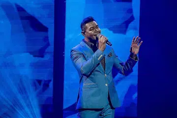 TIDAK HILANG DAN MASIH BERJUANG: Pelantun lagu balada syahdu 'Kaulah Segalanya', Hazrul Nizam, yang bersuara emas masih lagi menyanyi sepenuh masa dan terbuka jika diundang menyertai peraduan realiti seperti 'Gegar Vaganza' bagi terus memperkasa bakat nyanyiannya. - Foto BM oleh NUR DIYANA TAHA
