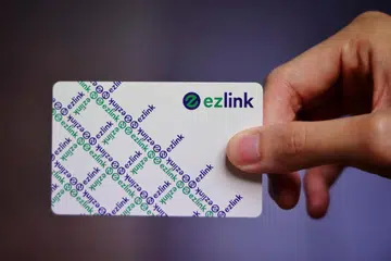 Seramai 296,000 penumpang dewasa layak mendapatkan kad percuma yang sesuai dengan sistem tiket berasaskan kad (CBT). 
