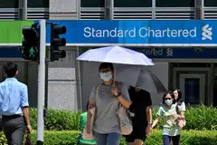 Pengumuman Ketua Pegawai Eksekutif (CEO) Standard Chartered, Encik Bill Winters berhubung rancangan pemberhentian kira-kira 7,800 pekerja menjelang tahun 2030 akibat penggunaan kecerdasan buatan (AI) mengundang kritikan, termasuk mantan Presiden, Puan Halimah Yacob.