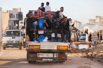 Para penduduk Palestin berpusu-pusu meninggalkan Rafah, selatan Gaza, selepas tentera Israel arahkan mereka berpindah menjelang serangan yang bakal dilancarkan.