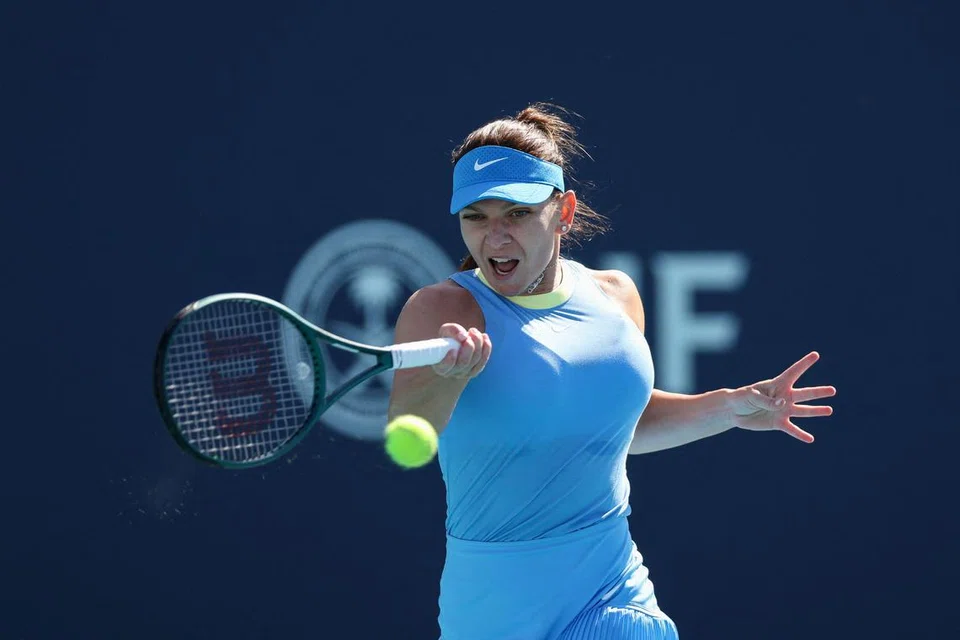 Pemain tenis Romania, Simona Halep, tewas 1-6, 6-4, 6-3 pada 19 Mac di tangan pemain Sepanyol, Paula Badosa, dalam pusingan pertama kejohanan Terbuka Miami.