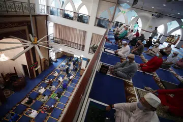BERI BIMBINGAN: Jemaah di Masjid Al-Istighfar di Pasir Ris pada 20 Julai 2021, semasa pandemik Covid-19 masih berleluasa di sini. Bimbingan asatizah bagi masyarakat Melayu/Islam di Singapura membolehkan mereka beribadah dan meneruskan amalan agama dalam keadaan selamat semasa tempoh sukar. 