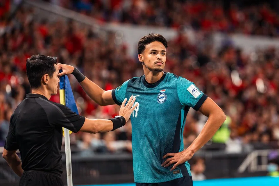 Penyerang Singa, Ilhan Fandi muncul wira apabila menjaringkan gol kemenangan 2-1 ke atas Hong Kong di Stadium Kai Tak pada November 2025, sekali gus mengesahkan kelayakan Singa ke Piala Asia 2027.