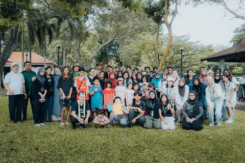 Sebuah acara perkelahan pada Disember 2023 adalah antara usaha Encik Redzuan Ismail (baris pertama, paling kiri) bersama pasukan MAEC untuk menyatukan masyarakat Melayu/Islam. 