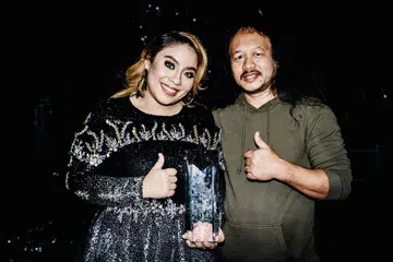 HARGAI PENGORBANAN AYAH: Juara SG Mania 3, Nurul Rahila Rashun, menyifatkan ayahnya, Encik Rashun Baan, sebagai pembakar semangatnya dalam meniti perjalanan seni penuh berliku. - Foto BH oleh NUR DIYANA TAHA