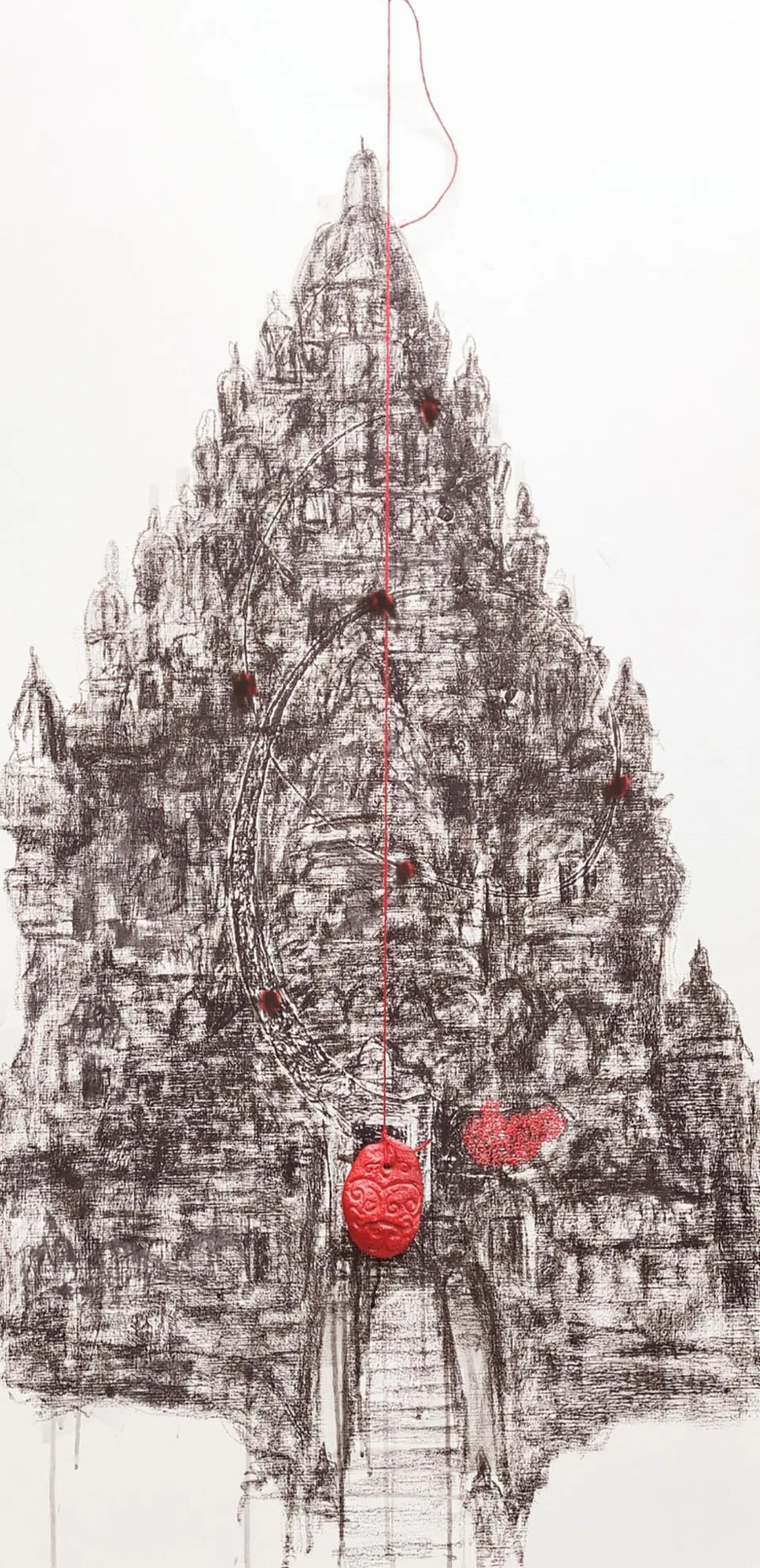 PAPAR SENI BINA JAWA KUNO: ‘Ayun Ayunan’ dihasilkan dengan pastel dan dilukis di atas kain linen. 