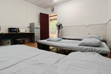 Penolong pengurus Masjid Hang Jebat, Encik Ahmad Hanafi Muji, berkata masjid itu menambah baik ruang yang ada sekarang bagi keselesaan gelandangan dengan menambah alat mesin basuh, pengering baju, tilam, bantal dan kabinet berkunci.