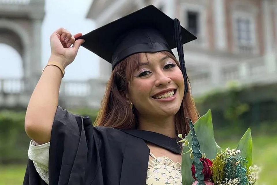 IMBAS KEMBALI - SOKONGAN DIHARGAI: Cik Diana Lorensa Marzuki bersyukur dengan bantuan TTFS, beliau berpeluang fokus pada pelajaran, di samping kekal aktif dalam kegiatan luar darjah di politeknik dan universiti dahulu.