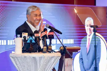 Timbalan Perdana Menteri yang juga Pengerusi Barisan Nasional, Datuk Seri Ahmad Zahid Hamidi, mengingatkan pemimpin dalam Kerajaan Perpaduan supaya menghormati institusi diraja dan jalinan kerjasama dalam Kerajaan Madani
