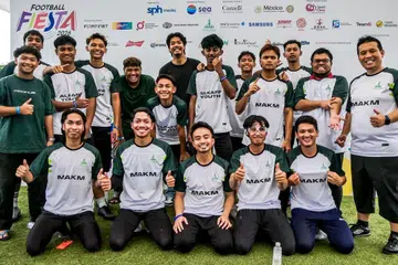 Padang menjadi saksi semangat luar biasa warga Masjid Alkaff Kampung Melayu (MAKM), apabila kedua-dua pasukannya, Belia Alkaff dan Abang Abang Alkaff, turun beraksi dalam Football Fiesta 2026 pada 7 Jun lalu di Pusat Latihan Lion City Sailors. 