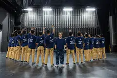 Oniatta Effendi, 50 tahun, melatih 14 belia dari Rumah Tumpangan Remaja Lelaki Singapura selama 10 minggu untuk pementasan ‘Theatre for Dreams’ di Studio Teater Esplanade.