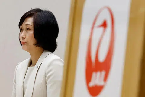 CATAT SEJARAH: Presiden baru Japan Airlines, Cik Mitsuko Tottori, menghadiri sidang akhbar di Tokyo, Jepun, pada 17 Januari 2024.