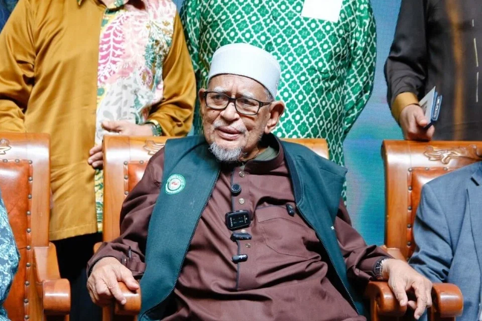 Presiden Parti Islam SeMalaysia (PAS), Tan Sri Abdul Hadi Awang, pada sidang media selepas menghadiri Majlis Makan Malam Amal PAS Melaka di Ayer Keroh, Melaka, pada malam 23 Ogos.