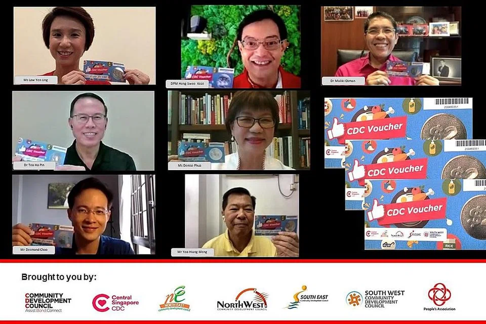 SKIM BAUCAR: Skim Baucar CDC dilancarkan dalam talian semalam oleh Encik Heng Swee Keat dan mayor kesemua lima Majlis Pembangunan Masyarakat (CDC). Daya usaha itu bertujuan membantu golongan memerlukan juga peniaga tempatan. - Foto PEOPLE'S ASSOCIATION (PA)