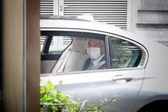 TIBA DI MAHKAMAH: Perdana Menteri Lee Hsien Loong tiba di Mahkamah Tinggi semalam. Beliau menyaman penulis blog Leong Sze Hian berkaitan satu pos yang dikongsi Encik Leong di laman Facebook pada 7 November 2018. - Foto BH oleh JASON QUAH