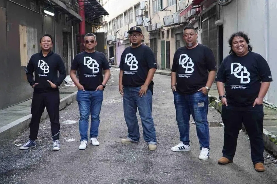 D’OtaiBoyz, Rock untuk masyarakat, radin mas cc, luqman hakim 