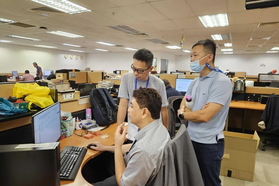 DIGITAL TERDAHULU: Bilik berita juga kini menggunakan sistem yang membolehkan laporan dimuat naik ke laman web, dan kemudian diambil bagi akhbar cetak, sekali gus melicinkan operasi antara digital dan akhbar cetak.