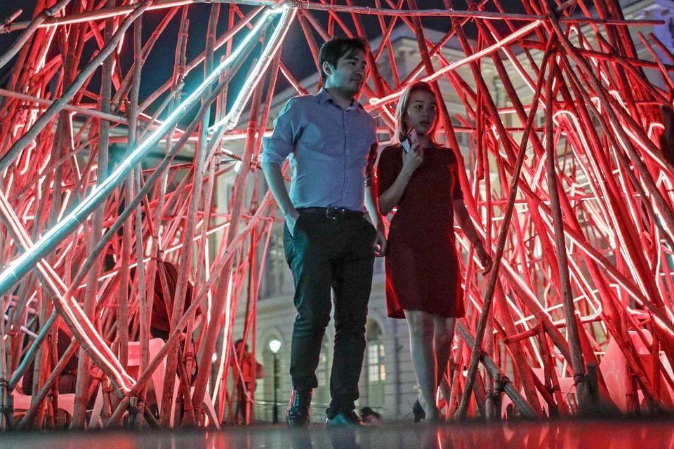 CAHAYAKAN SEJARAH SINGAPURA: Pesta Light to Night adalah antara acara yang akan memulakan sambutan Bicentennial Singapura, pada 28 Januari ini. - Foto EPA-EFE