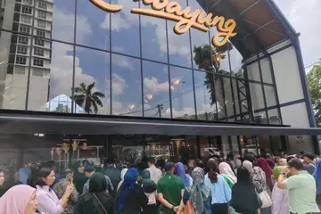 Keadaan di pekarangan restoran Rembayung pada 1 Julai, selepas sistem pesanan makanan pelanggan tergendala.