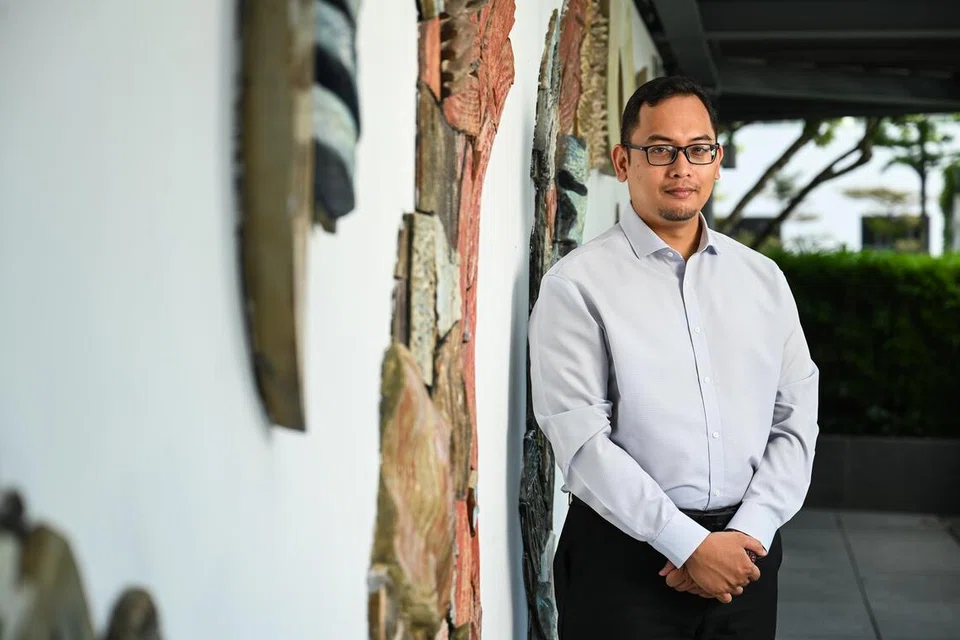 Encik Muhammad Abu Sufian Hanafi, penerima Biasiswa Liem Yok Bien peringkat PhD Universiti Sains Kemasyarakatan Singapura(SUSS),  menjalankan pengajian untuk memperkukuh pendekatan kaunseling yang lebih berkesan dan relevan bagi pasangan Melayu/Islam di Singapura.