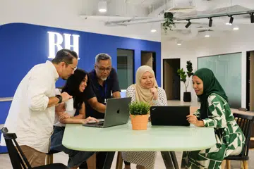 Laporan khas yang diterbitkan ‘Berita Minggu’ adalah hasil kerjasama wartawan daripada pelbagai pasukan dalam bilik berita. 