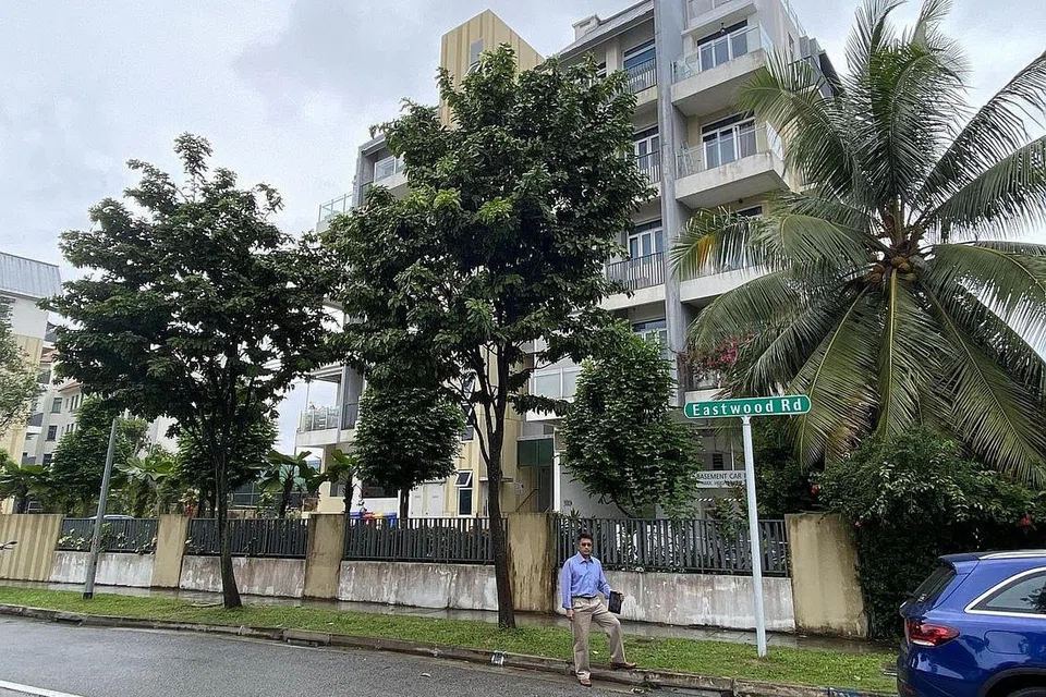 KONDOMINIUM DI ATAS TAPAK ISTANA: Kondominium Eastwood Regency di Eastwood Road ini dikatakan didirikan di atas tapak Istana Hinggap Pahang, tempat Sultan Abu Bakar Ri'ayatuddin Al-Mu'adzam Shah, datuk Yang di-Pertuan Agong sekarang, Al-Sultan Abdullah Ri'ayatuddin Al-Mustafa Billah Shah, menginap di Singapura antara 1955 dengan 1965. - Foto BH oleh ISMAIL ALI