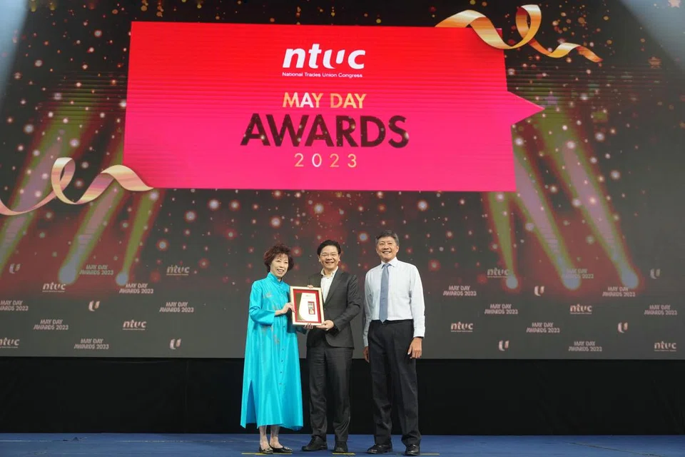 SOKONG PEKERJA: Timbalan Perdana Menteri, Encik Lawrence Wong terima Pingat Kehormat, anugerah tertinggi Hari Pekerja di Majlis Anugerah Hari Pekerja Kongres Kesatuan Sekerja Kebangsaan (NTUC) 2023.