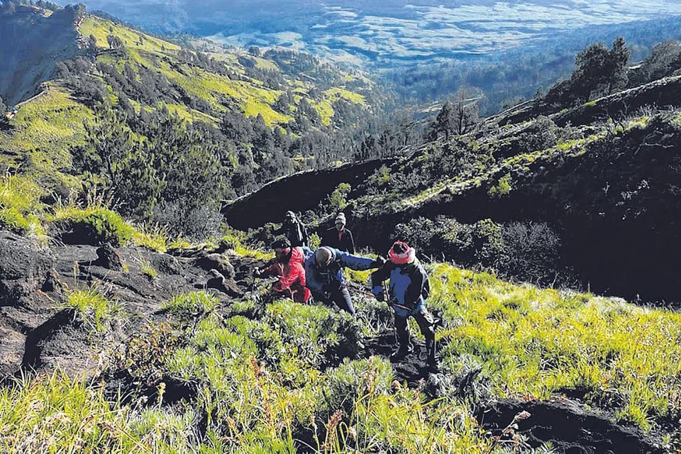 HIJAU MENAWAN: Menikmati keindahan alam pergunungan yang mirip perkampungan Hobbit dalam cerita Lord of the Rings. - Foto PENGEMBARA EMAS 